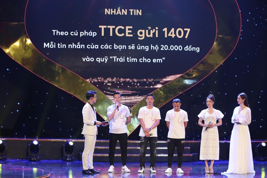 Hơn 4,5 tỉ đồng ủng hộ Chương trình trái tim cho em qua tin nhắn - Ảnh 1.