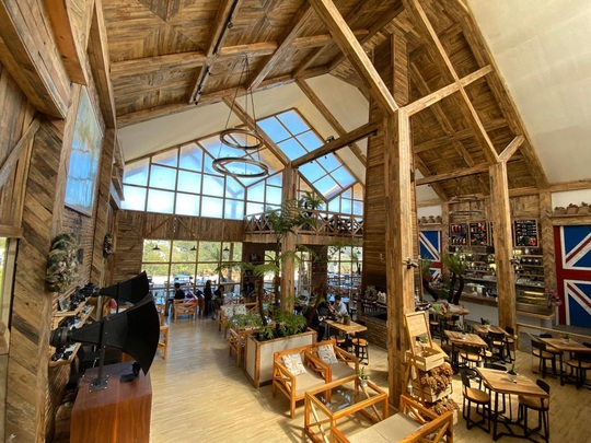 Du khách mê mẩn với quán cà phê phong cách Bắc Âu mới xuất hiện ở Đà Lạt - Ảnh 1.