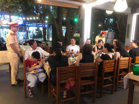 Đà Nẵng: Tạm dừng việc tuyên truyền nghị định 100 tại nhà hàng, quán nhậu - Ảnh 1.
