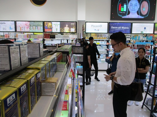 Đại gia bất động sản mở chuỗi mỹ phẩm lớn nhất Việt Nam - Ảnh 2.