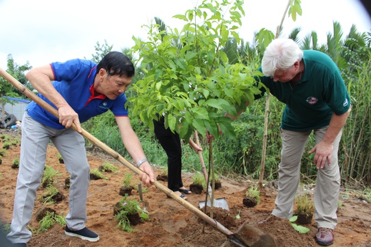 VWS trồng cây xanh và hoa trên đường vào Khu Liên hợp Xử lý chất thải Đa Phước - Ảnh 5.