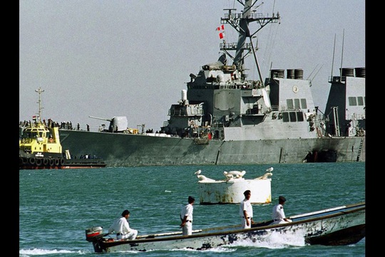 USS Cole bị đánh bom giữa ban ngày: Bài học xương máu 20 năm của Mỹ - Ảnh 2.