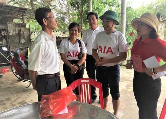 AIA Việt Nam đồng hành và hỗ trợ người dân vùng lũ miền Trung - Ảnh 6.