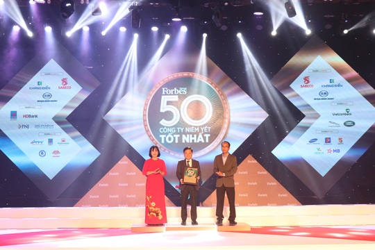 Techcombank vào danh sách 50 công ty niêm yết tốt nhất Việt Nam - Ảnh 1.