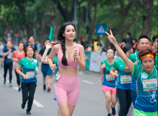 Hoa hậu Mai Phương Thúy, Lương Thùy Linh, Đỗ Mỹ Linh tiết lộ bí quyết giữ gìn sức khoẻ - Ảnh 2.