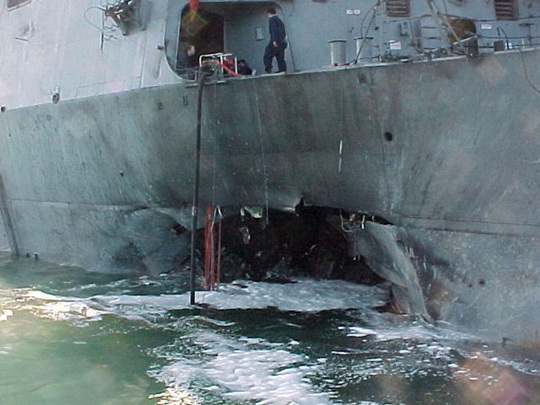 USS Cole bị đánh bom giữa ban ngày: Bài học xương máu 20 năm của Mỹ - Ảnh 1.