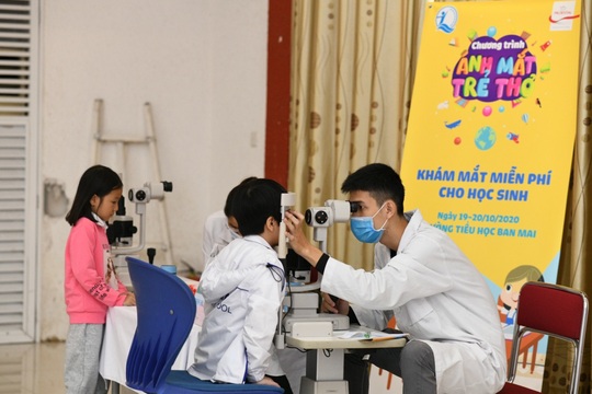Prudential và Quỹ bảo trợ trẻ em Việt Nam tiếp tục đồng hành vì ánh mắt trẻ thơ - Ảnh 1.