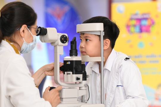 Prudential và Quỹ bảo trợ trẻ em Việt Nam tiếp tục đồng hành vì ánh mắt trẻ thơ - Ảnh 2.