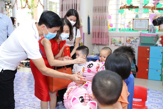 Herbalife Việt Nam tổ chức ngày hội Trung thu cho các em nhỏ có hoàn cảnh khó khăn - Ảnh 4. Herbalife Việt Nam tổ chức ngày hội Trung thu cho các em nhỏ có hoàn cảnh khó khăn - Ảnh 4.