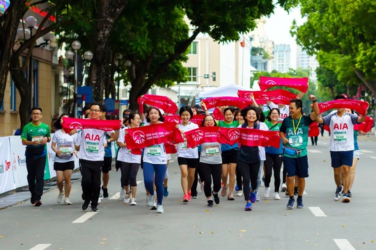 Dấu ấn AIA Việt Nam trên đường chạy VPBank Hanoi Marathon Asean 2020 - Ảnh 2.