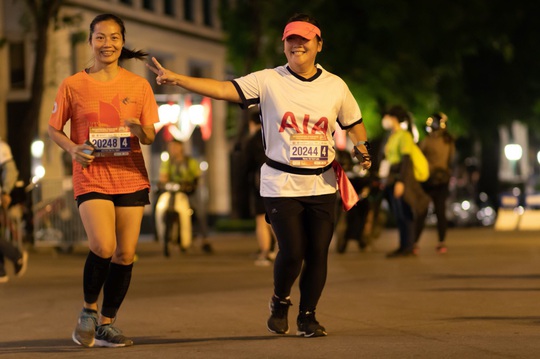 Dấu ấn AIA Việt Nam trên đường chạy VPBank Hanoi Marathon Asean 2020 - Ảnh 3.