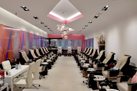 Images Luxury Nail Lounge (Mỹ) kiện chính quyền vì lệnh đóng cửa - Ảnh 1.