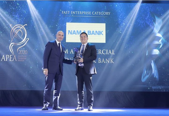 Nam A Bank nhận giải thưởng Doanh nghiệp xuất sắc Châu Á và Doanh nghiệp tăng trưởng nhanh - Ảnh 1.