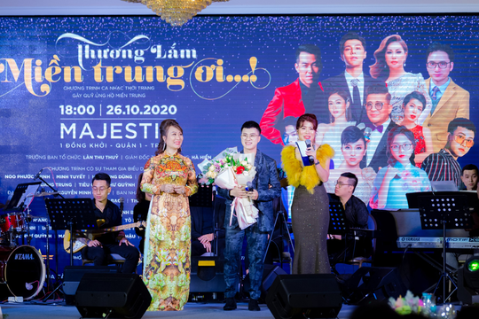 MC Thanh Bạch và Thi Thảo gây xúc động trong đêm nhạc “Thương lắm miền Trung ơi” - Ảnh 11.