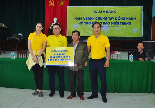 Nam A Bank chung tay hướng về miền Trung thân yêu - Ảnh 1.