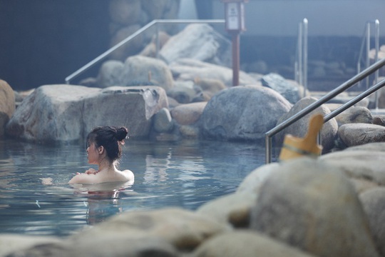 Điểm danh các bể tắm khoáng độc đáo nhất tại Yoko Onsen Quang Hanh - Ảnh 2.