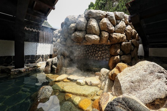 Điểm danh các bể tắm khoáng độc đáo nhất tại Yoko Onsen Quang Hanh - Ảnh 3.