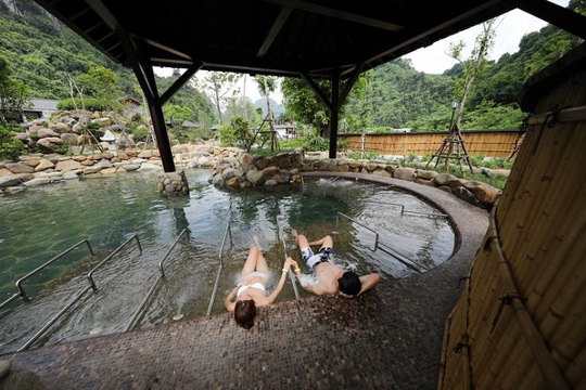 Điểm danh các bể tắm khoáng độc đáo nhất tại Yoko Onsen Quang Hanh - Ảnh 4.