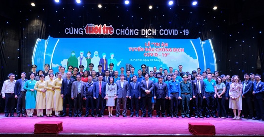 Tri ân y bác sĩ và người tình nguyện chống dịch Covid-19 - Ảnh 1.