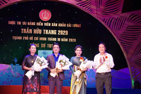 Đông nghệ sĩ ngôi sao chúc mừng diễn viên tranh tài Cuộc thi Trần Hữu Trang - Ảnh 8.