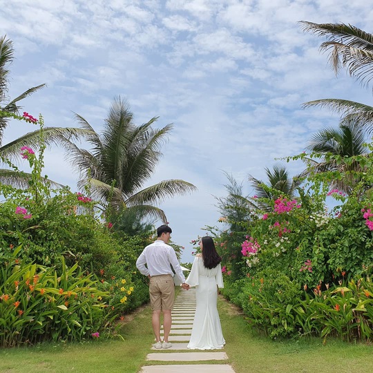 Du hí Quy Nhơn: Nhất định phải check-in con đường hoa ven biển vạn người mê - Ảnh 8.