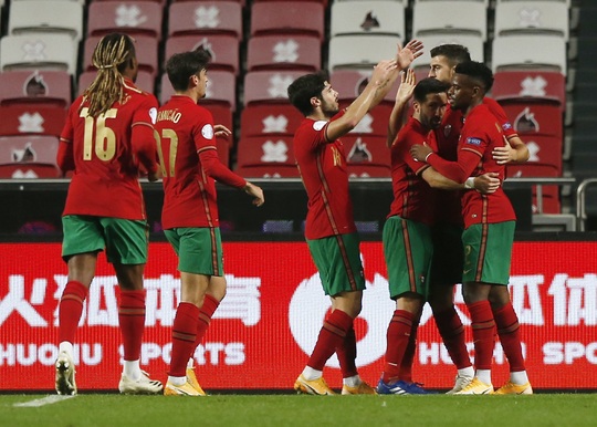 Cữ tập kinh hoàng, Bồ Đào Nha trút mưa bàn thắng trước Andorra - Ảnh 3.