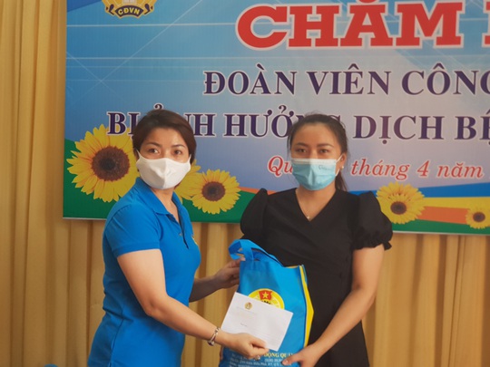 Hơn 14 tỉ đồng hỗ trợ con công nhân các KCX-KCN TP HCM - Ảnh 3.