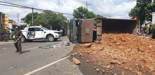 Tai nạn liên hoàn giữa xế hộp, xe ben và bán tải ở Bà Rịa - Vũng Tàu - Ảnh 1.
