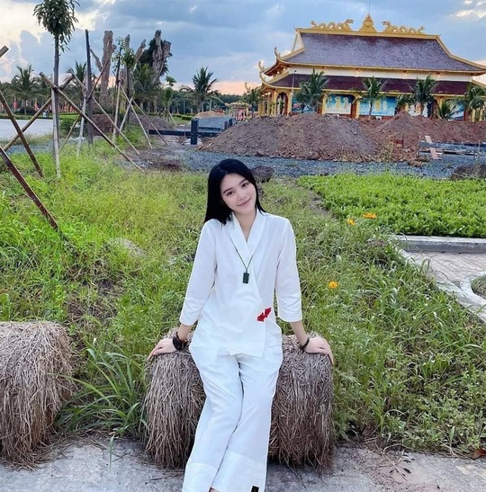 Hoa hậu người Việt tại Úc Jolie Nguyễn tái xuất sau 4 tháng ở ẩn - Ảnh 4.