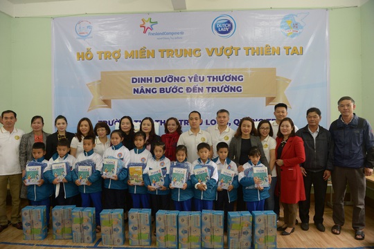 Sữa Cô Gái Hà Lan nâng bước đến trường cho hơn 1.700 học sinh Quảng Trị - Ảnh 1.