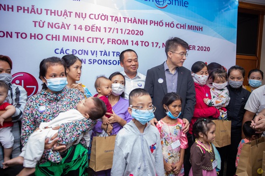 Điện Máy Xanh và LG trao 1,5 tỉ đồng cho Operation Smile, mang nụ cười trọn vẹn cho trẻ em hở hàm ếch - Ảnh 2.