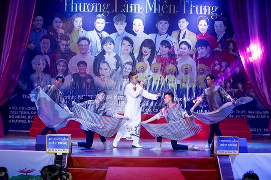 Đêm nhạc ‘Thương lắm Miền Trung’ của Trịnh Kim Chi giúp bà con vùng lũ gần 800 triệu đồng - Ảnh 3.