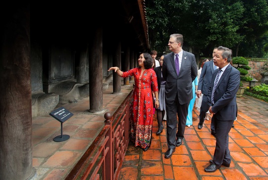 CLIP: Đại sứ Mỹ thăm Văn Miếu-Quốc Tử Giám - Ảnh 7.