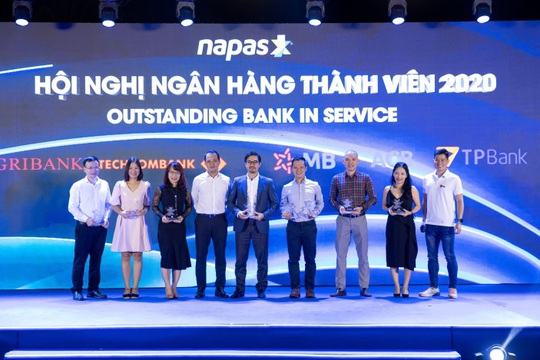 TPBank cùng lúc nhận 3 giải thưởng về thẻ nội địa do NAPAS trao tặng - Ảnh 1.