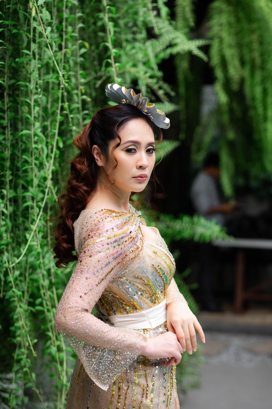 Diễn viên Thanh Thúy khoe vẻ đẹp  gợi cảm - Ảnh 3.
