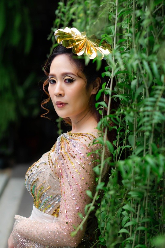 Diễn viên Thanh Thúy khoe vẻ đẹp  gợi cảm - Ảnh 2.