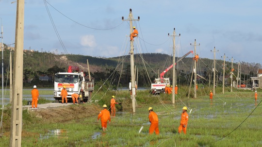 Tháng tri ân khách hàng: Điện lực miền Nam hướng về miền Trung - Ảnh 2.