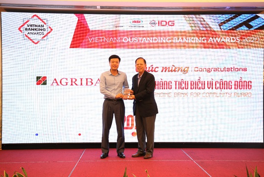 Agribank được vinh danh 2 giải thưởng Ngân hàng Việt Nam tiêu biểu 2020 - Ảnh 1.