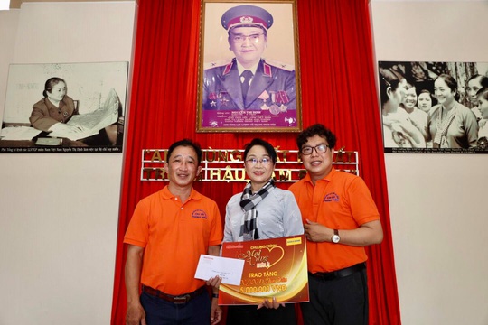 Mai Vàng nhân ái thăm NSND Thảo Vân và nghệ sĩ hài Vũ Quang tại Bến Tre - Ảnh 2.