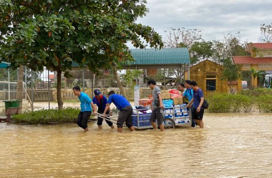 EVNGENCO 3 triển khai nhiều hoạt động hỗ trợ đồng bào miền Trung - Ảnh 2.