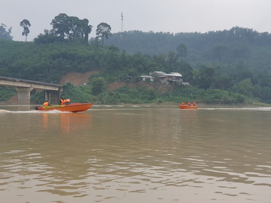 Tiếp tục tìm kiếm 17 người mất tích ở Trà Leng, Phước Lộc - Ảnh 3.