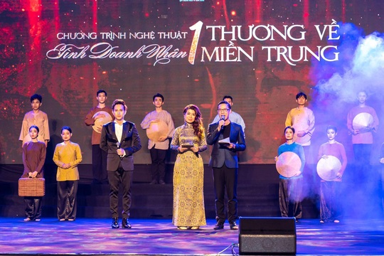 MC Anh Quân, diễn giả Thi Thảo dẫn dắt thành công đêm nhạc, quyên góp gần 4 tỉ đồng - Ảnh 1.