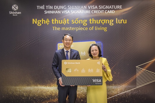 Shinhan Việt Nam ra mắt dòng thẻ tín dụng Visa Signature - Ảnh 1.