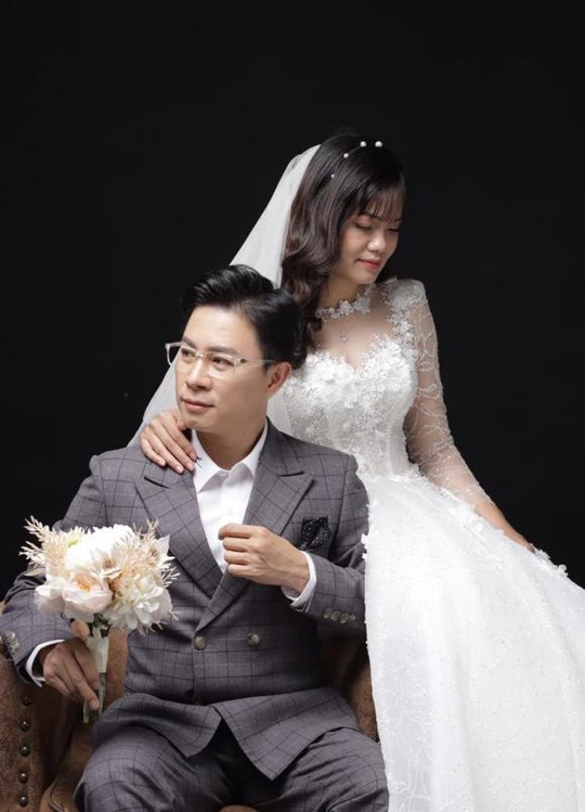 MC Lê Anh bí mật tổ chức đám cưới với trưởng khoa kém 10 tuổi - Ảnh 2.