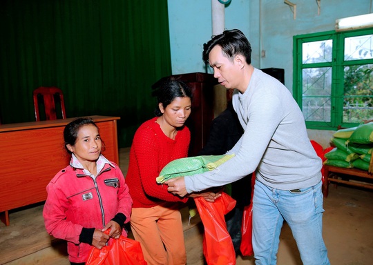 Trái tim nhân ái trao quà cho bà con nghèo tại tỉnh Đắk Nông - Ảnh 5.