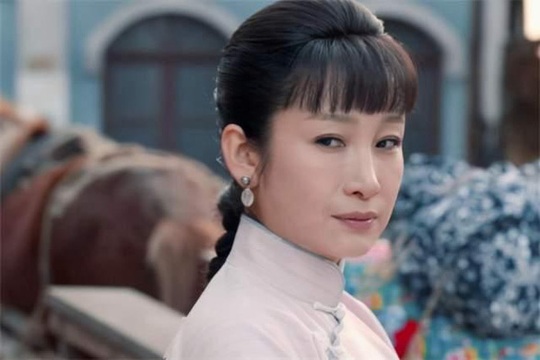 Khi Lưu Gia Linh 52 đóng 27 tuổi, Xa Thi Mạn 45 thành thiếu nữ... - Ảnh 5.