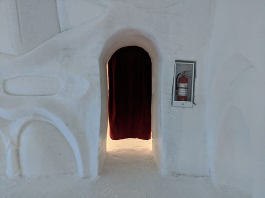 Bên trong khách sạn được xây hoàn toàn bằng băng tuyết - Ảnh 7.