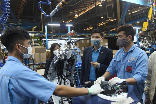 Lãnh đạo Tổng LĐLĐ Việt Nam kiểm tra công tác phòng chống dịch Covid-19 tại tỉnh Vĩnh Phúc  - Ảnh 1.