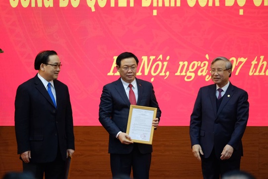 Bộ Chính trị phân công Phó Thủ tướng Vương Đình Huệ làm Bí thư Thành ủy Hà Nội - Ảnh 2.
