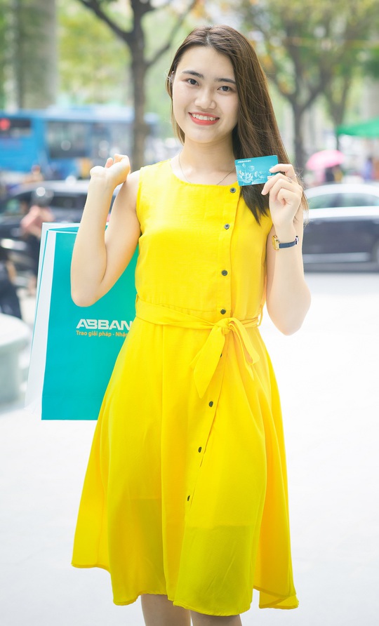 Cơ hội hoàn tiền lên đến 300.000 đồng với ABBANK visa contactless - Ảnh 2.